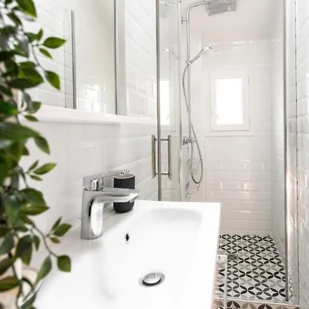 Furnished Apartment Close To All Amenities Beaches & Various Tourist Sites