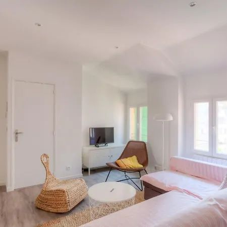 Apartment Furnished Apartment Close To All Amenities Beaches & Various Tourist Sites