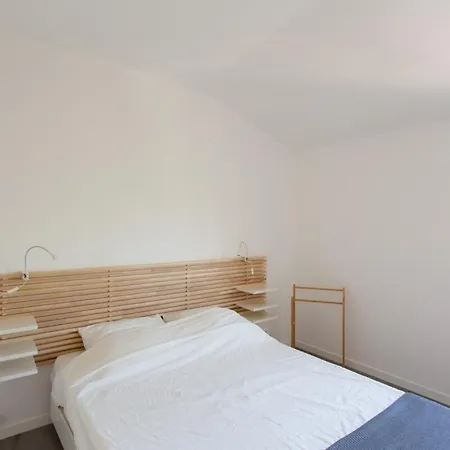Apartment Furnished Apartment Close To All Amenities Beaches & Various Tourist Sites *