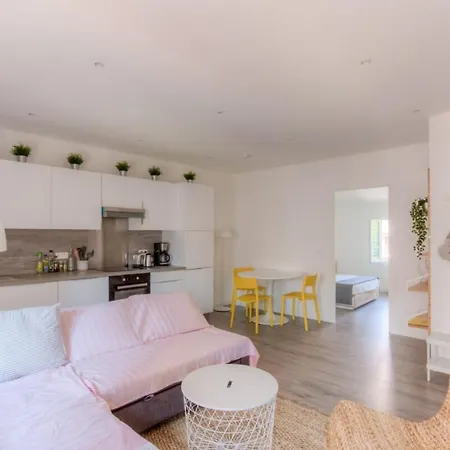 アパート Furnished Apartment Close To All Amenities Beaches & Various Tourist Sites